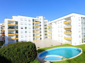 Quiet apartment overlooking the swimming pool